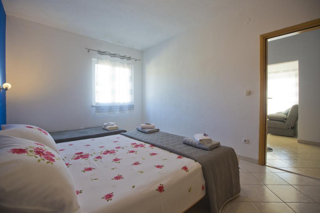 Apartment Zdravka ฮวาร์ ภายนอก รูปภาพ