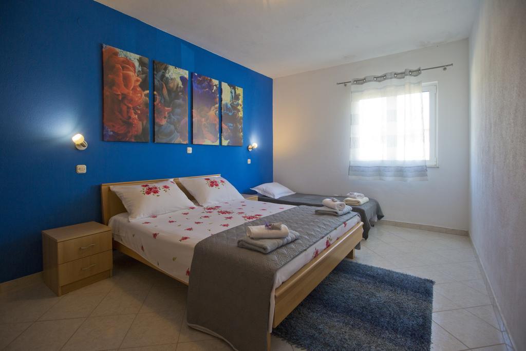 Apartment Zdravka ฮวาร์ ภายนอก รูปภาพ