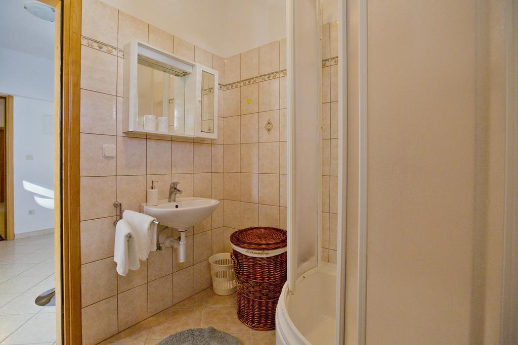 Apartment Zdravka ฮวาร์ ภายนอก รูปภาพ
